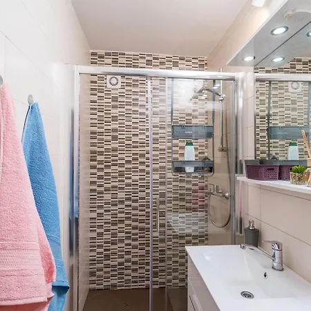 Cvjetkovi - Two Bedroom With Terrace And Sea View Apartment *
